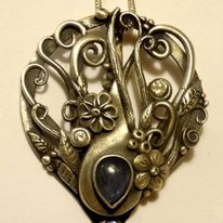 opegewerkte hanger Gabriëlle Bie Appels